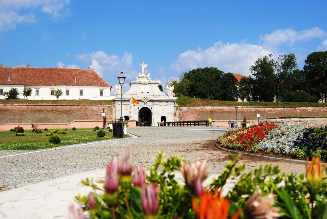 Sfanta Ecaterina - Garsoniera Alba Iulia Apartamento Exterior foto